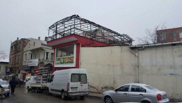 Sinop'ta Kafe Çatısında Korkutan Yangın