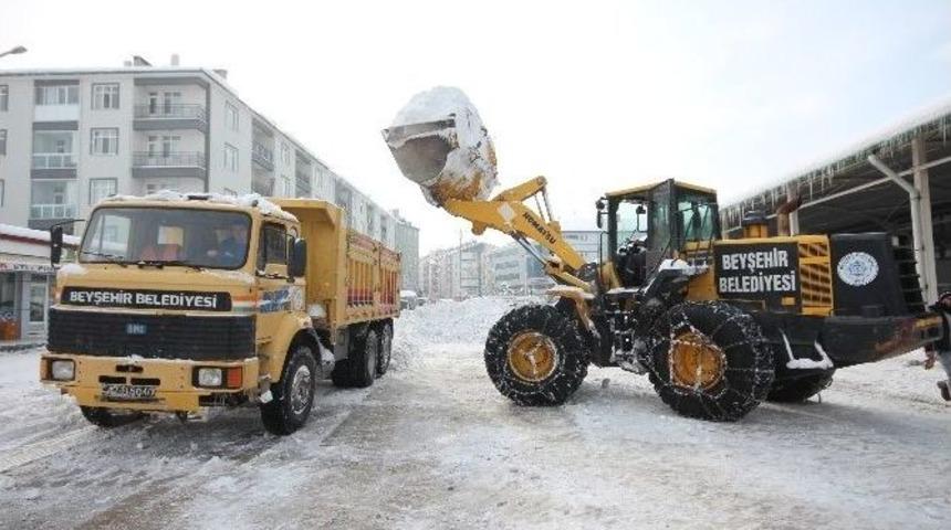 Beyşehir&rsquo;de Kar Ve Buz Temizliği Mesaisi S&uuml;r&uuml;yor