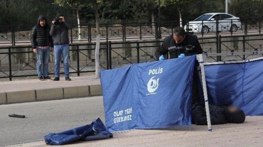 Sokak Ortasında Esrarengiz &Ouml;l&uuml;m