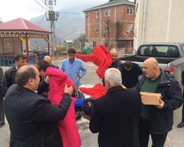 Kartal Belediyesi Trabzonlu Minik Yürekleri Isıttı