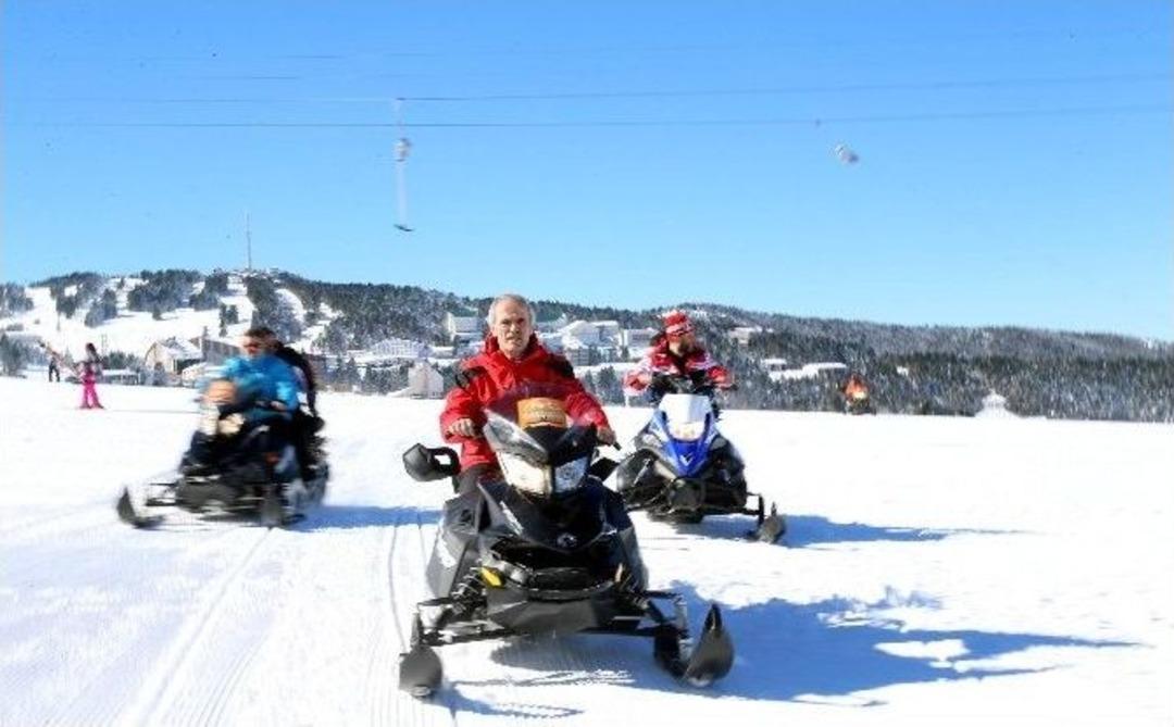Başkan Altepe&rsquo;nin Kar Motoru Keyfi... Uludağ Kış Şenliği Rekor Kırdı