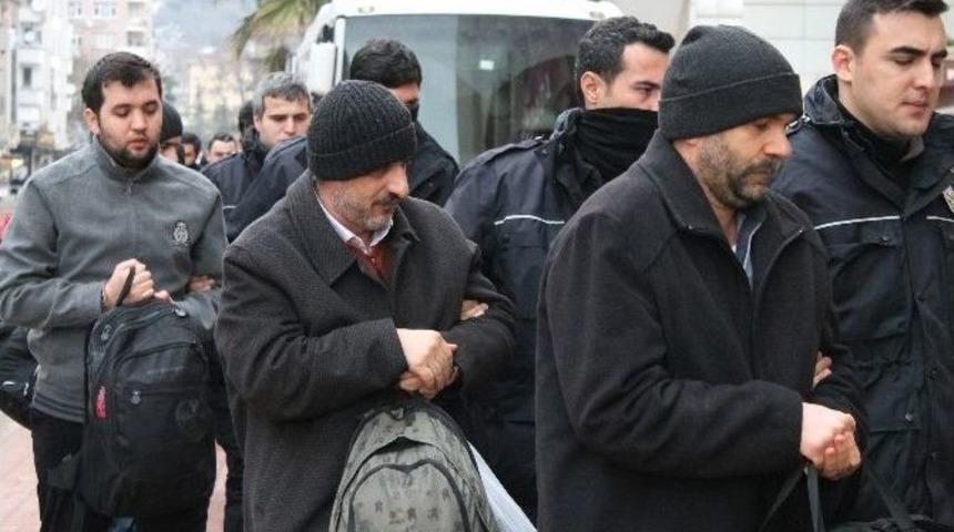 Kocaeli&rsquo;de Fet&ouml;&rsquo;den 34 Kişi Adliyeye Getirildi