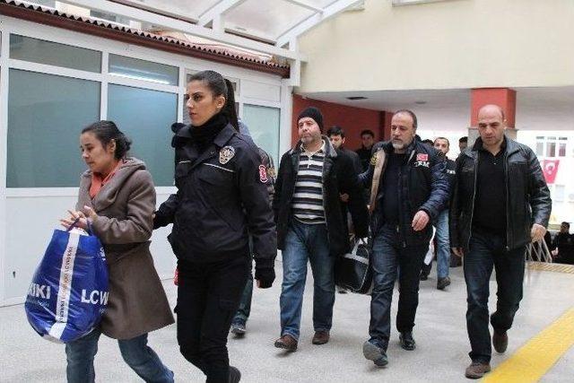 Kocaeli’de Fetö’den 34 Kişi Adliyeye Getirildi