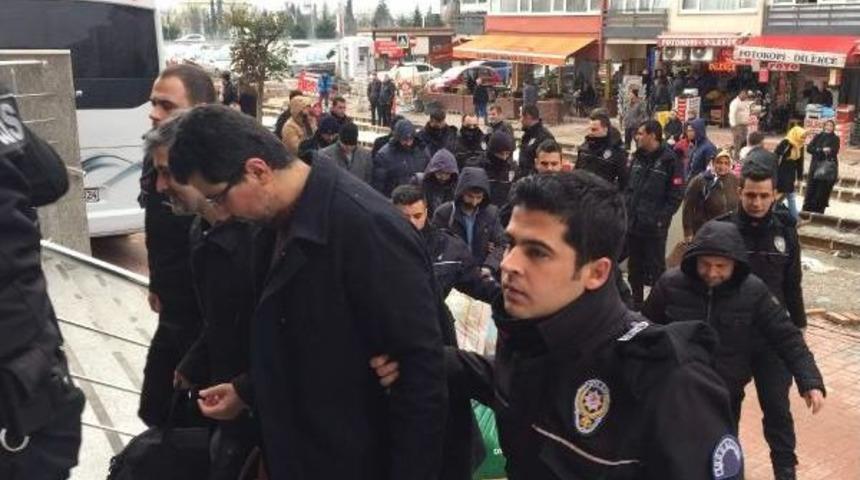 Kocaeli'de 12 Fet&ouml; Ş&uuml;phelisi Adliyeye Sevk Edildi (2)