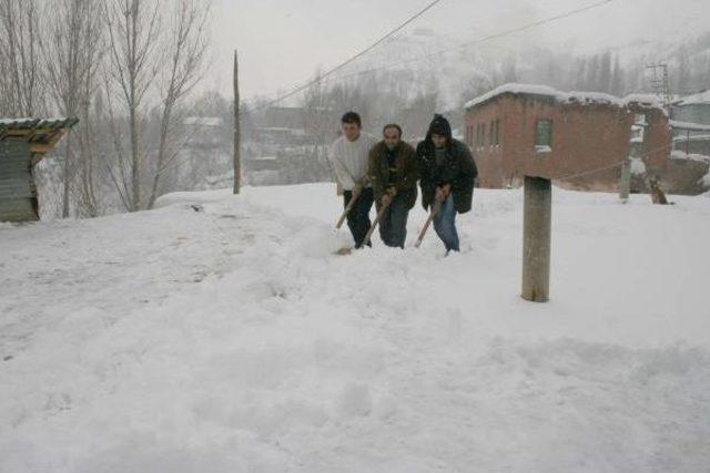 Kar Ve Tipi, Doğu'da 813 Köyün Yolunu Kesti