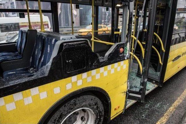 Metrobüs Ile Yol Yardım Aracı Çarpıştı (1) 1