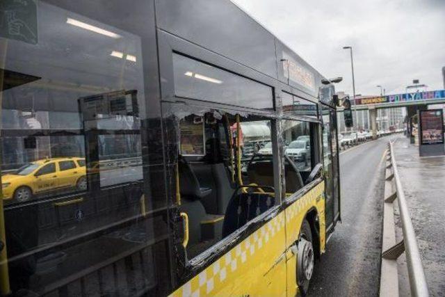 Metrobüs Ile Yol Yardım Aracı Çarpıştı (1) 3