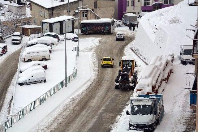 Artvin’de Kar Yağışı Etkisini Arttırdı