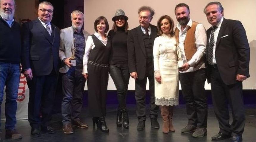 Frankfurt T&uuml;rk Tiyatro Festivaline &Ouml;d&uuml;l Yağdı