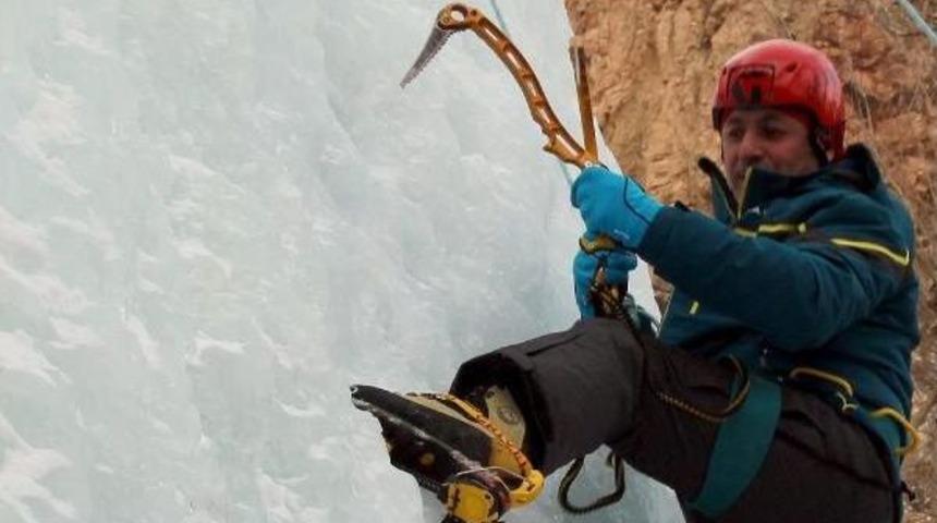 Buz Şelalelerine Tırmandılar