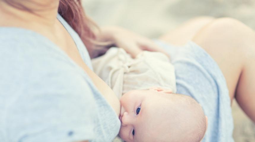 Emzirirken G&ouml;ğ&uuml;s Ağrıması Normal Mi?