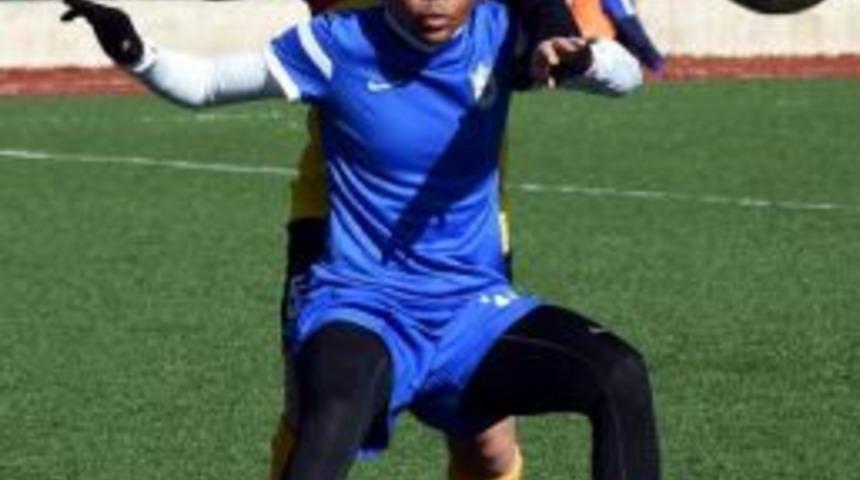 Konak Belediyespor Yarışa Tutundu