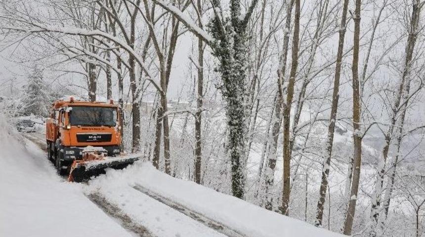 Trabzon B&uuml;y&uuml;kşehir Belediyesi Şehrin Her Noktasında Kar M&uuml;cadelesine Devam Ediyor