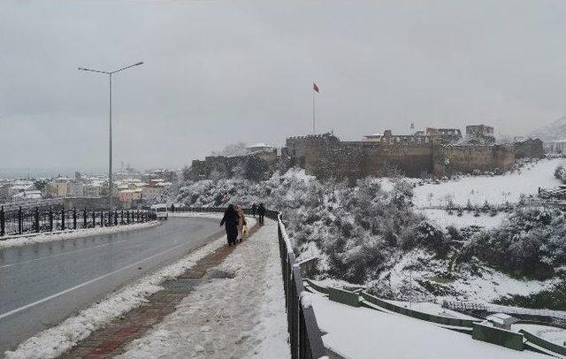 Trabzon’da Kar Hayatı Olumsuz Etkiliyor