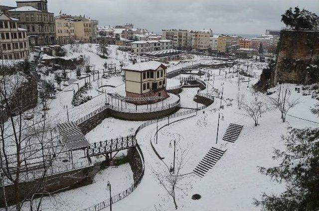 Trabzon’da Kar Hayatı Olumsuz Etkiliyor