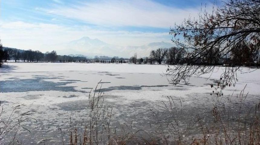 Kayseri&rsquo;de G&ouml;ller Buz Tuttu
