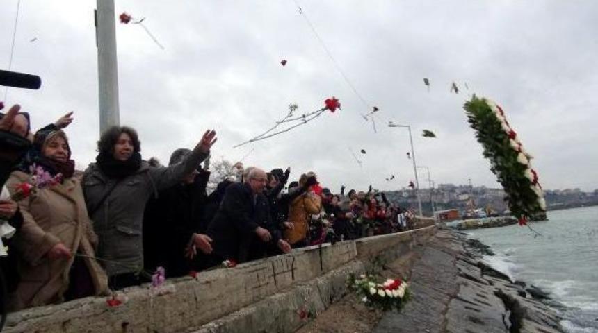 Tekirdağ'da M&uuml;badiller Anısına Denize Karanfil Bırakıldı