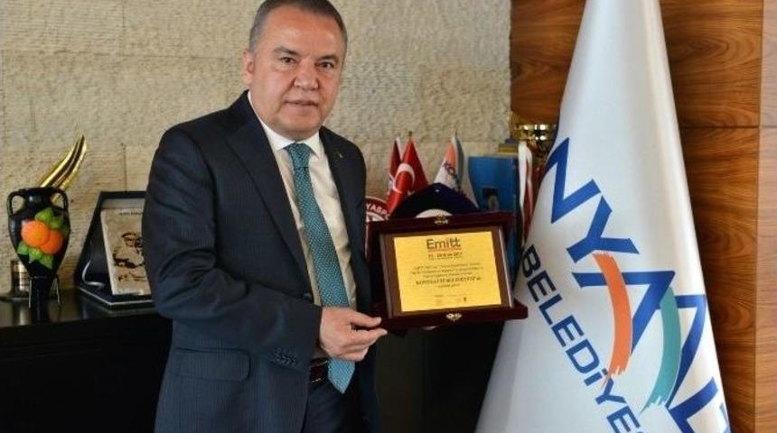 Konyaaltı Belediyesi&rsquo;ne Emitt 2017&rsquo;de &rsquo;en İyi Destinasyon Tanıtımı&rsquo; &Ouml;d&uuml;l&uuml;