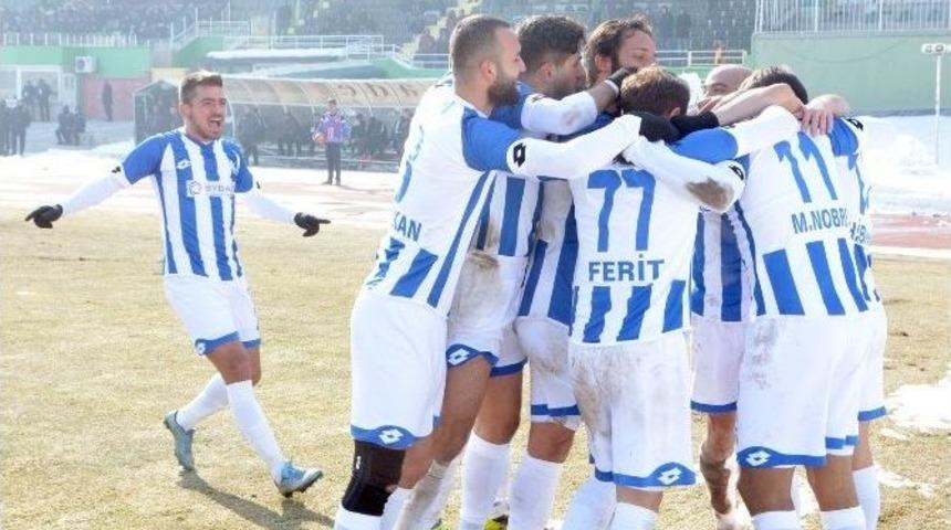 B.b. Erzurumspor’da Galibiyet Sevinci Yaşanıyor