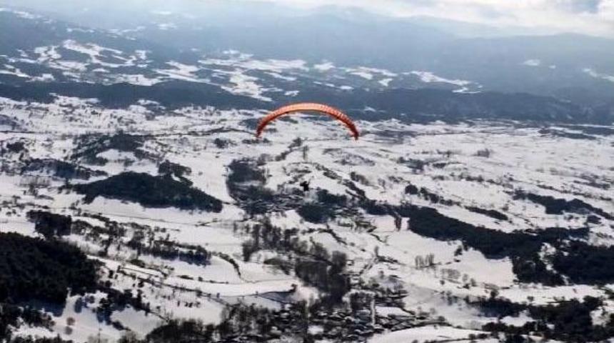 Abant'ta Yama&ccedil; Paraş&uuml;t&uuml; Heyecanı