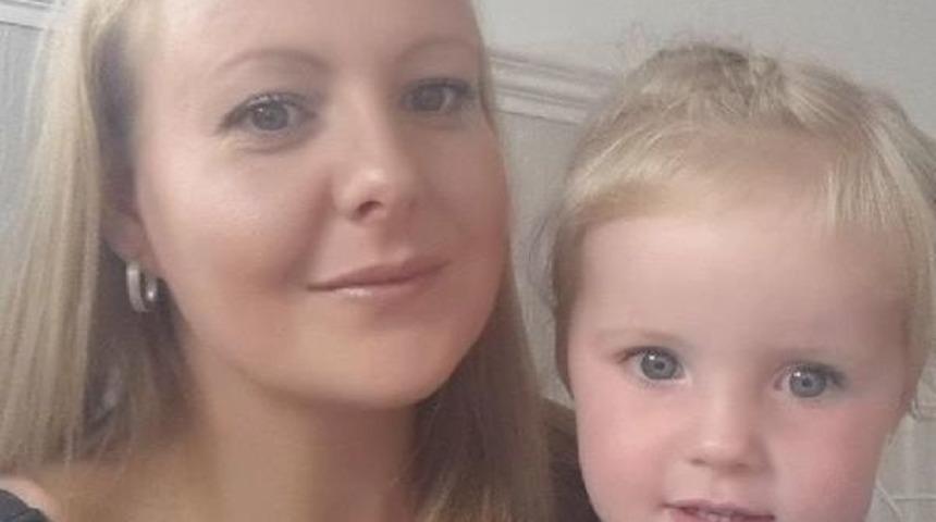 İki Ikiz Bebeğe Aynı Anda Hamile Kaldı