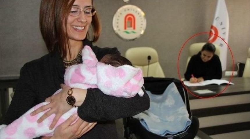 Anne Sınavda, Bebek Hocada