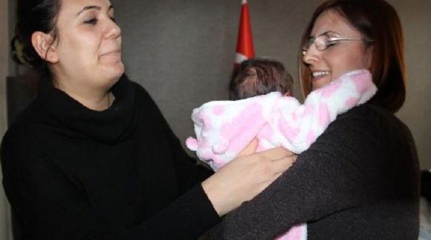 20 Günlük Bebeğiyle Sınava Girdi