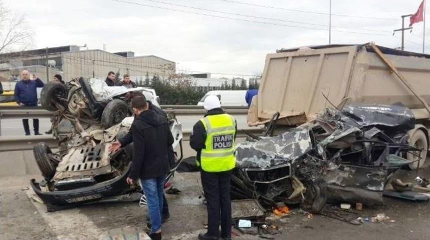 Freni Patlayan Kamyon 12 Aracı Bi&ccedil;ti: 1 &Ouml;l&uuml;, 10&rsquo;dan Fazla Yaralı