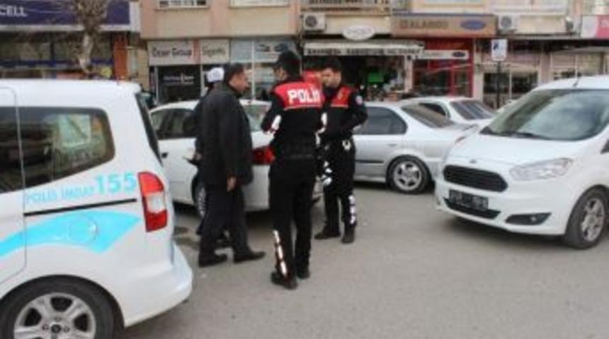 Plakasız Ş&uuml;pheli Otomobil Polisi Harekete Ge&ccedil;irdi