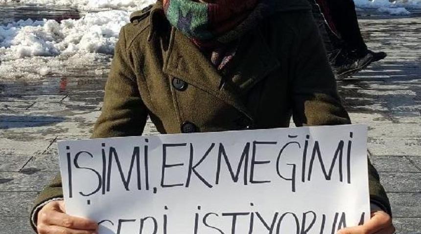 İhra&ccedil; Edilen Mimar, Işine Geri D&ouml;nmek I&ccedil;in Oturma Eylemi Başlattı