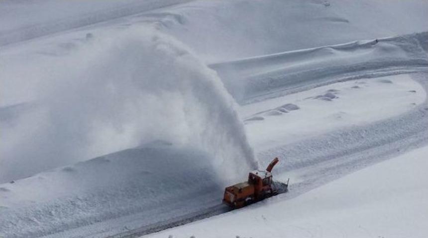 Bah&ccedil;esaray Yoluna &Ccedil;ığ D&uuml;şt&uuml;