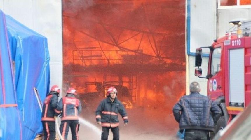 Baza Deposunda Çıkan Büyük Yangın Söndürüldü