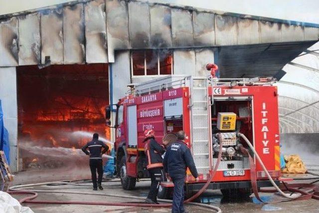 Baza Deposunda Çıkan Büyük Yangın Söndürüldü