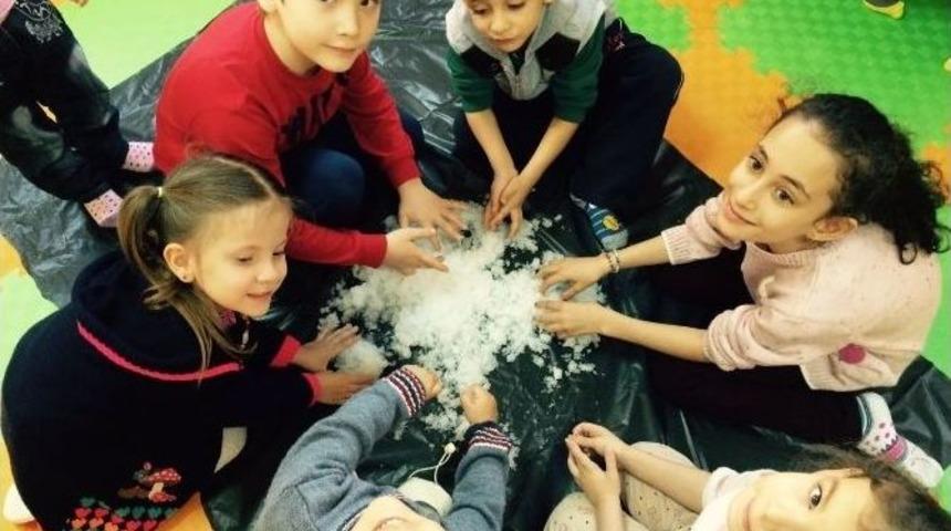 Hem &Ouml;ğreniyorlar Hem Eğleniyorlar