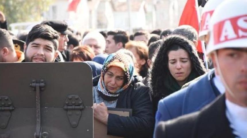 Fırat Kalkanı'nda Şehit Olan Uzman &Ccedil;avuş G&ouml;zyaşlarıyla Uğurlandı