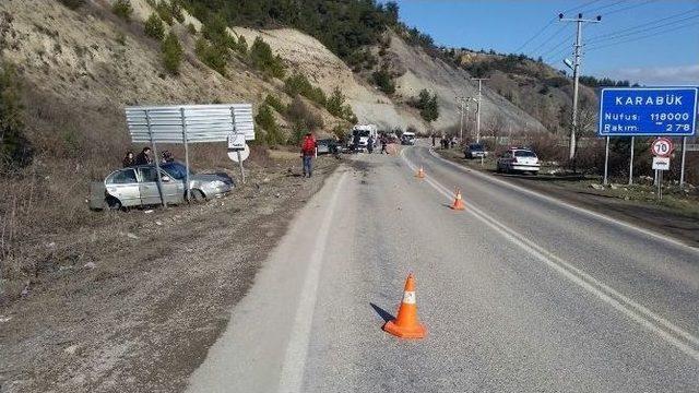 Karab&uuml;k&rsquo;te Trafik Kazası: 5 Yaralı 1