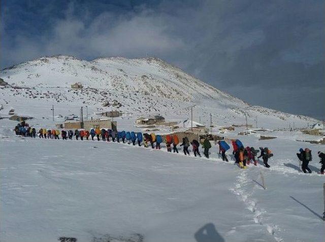 Çığ Tehlikesi Dağcıların Zirve Yapmasını Engelledi