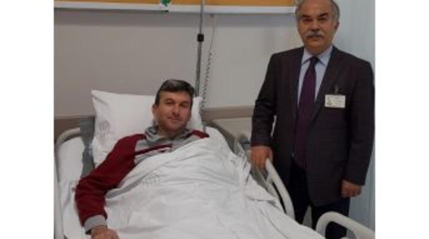 Varis Tedavisinde Damar Yapıştırıcı Ve Cerrahi Y&ouml;ntem Aynı Anda Uygulandı