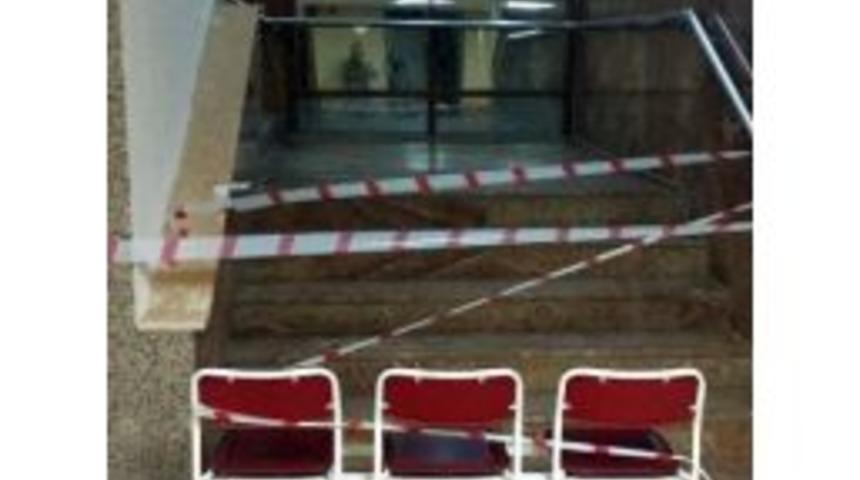 Hastanede Merdiven Boşluğuna Düşen Vatandaş Öldü