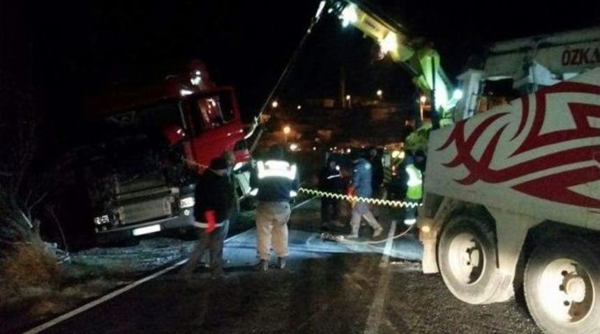Manisa&rsquo;da Asit Y&uuml;kl&uuml; Tanker Devrildi