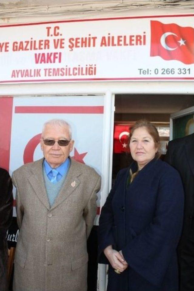 Ayvalık’ta Cumhuriyetçi Kadınlardan Gazilere Nazik Ziyaret