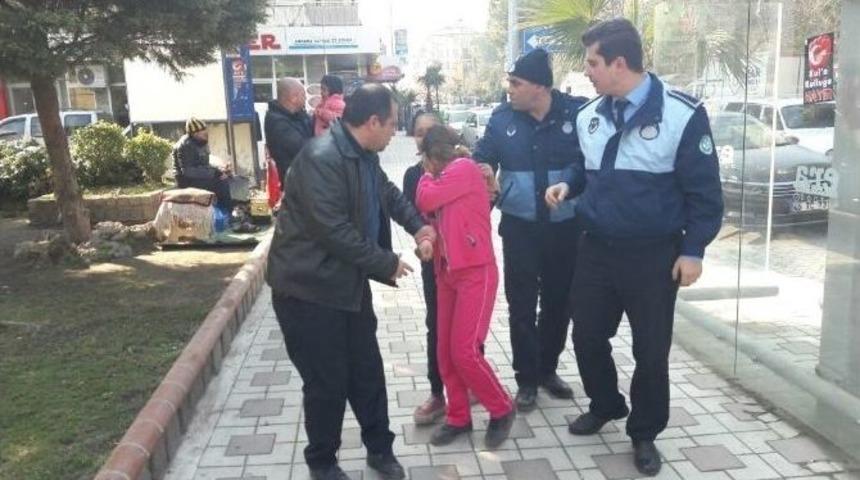 Turgutlu&rsquo;da Dilenen &Ccedil;ocuklarla İlgili Zabıtadan &Ccedil;alışma