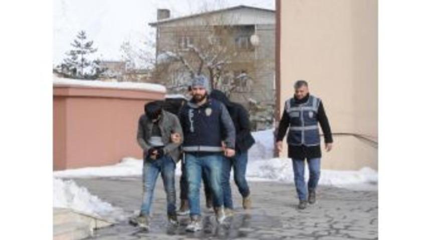 Hakkari'de Hırsızlıktan 4 Kişi G&ouml;zaltına Alındı