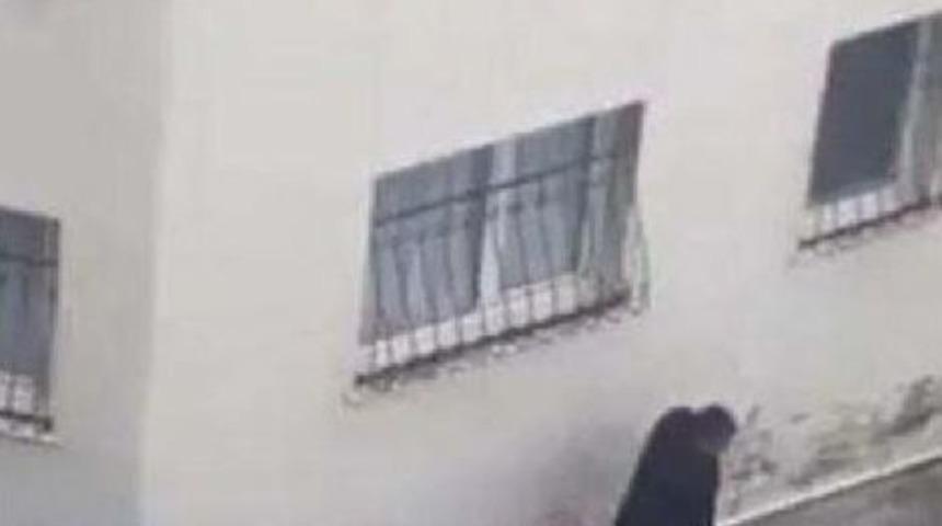 Din G&ouml;revlisinden Hayvansever Yaşlı Kadına Şiddet