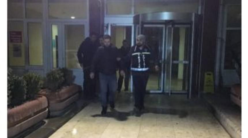 (&ouml;zel Haber) E-5&rsquo;te Makas Atarak Zincirleme Kazaya Yol A&ccedil;an S&uuml;r&uuml;c&uuml;ye G&ouml;zaltı