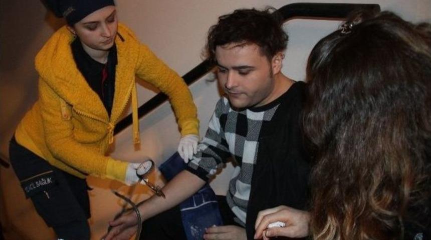 &Ouml;ğrencilerin İ&ccedil;inde Olduğu Asans&ouml;r 9. Kattan Zemine &Ccedil;akıldı