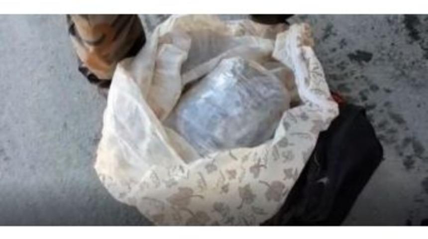 Uşak&rsquo;ta 3 Kilo Esrar Yakalandı