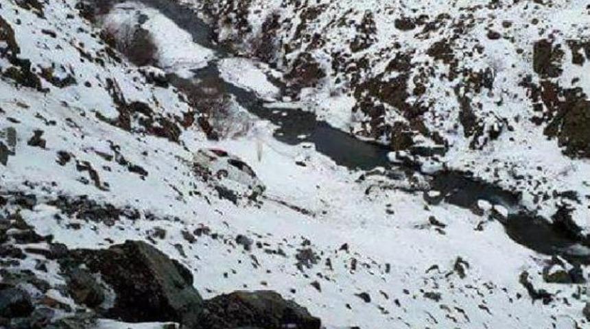 Askerlerin Bulunduğu Otomobil Şarampole Yuvarlandı: 3 Asker Yaralı