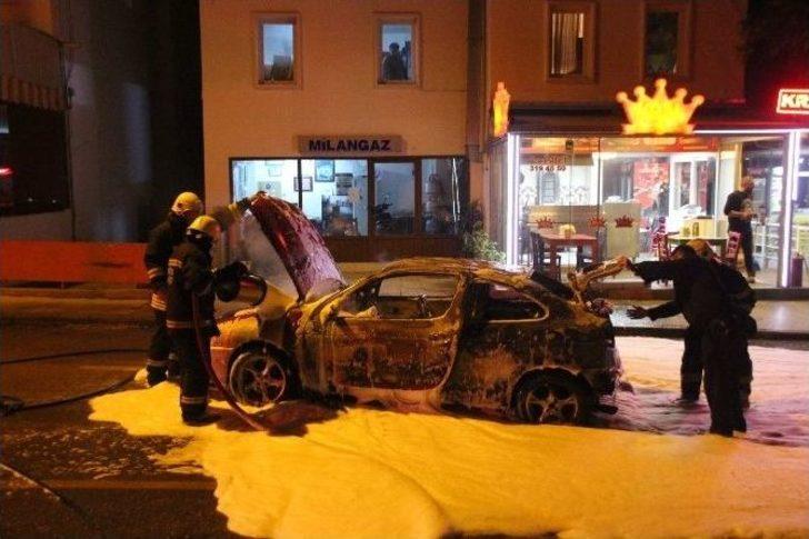 Otomobil Sokak Ortasında Alev Alev Yandı G5
