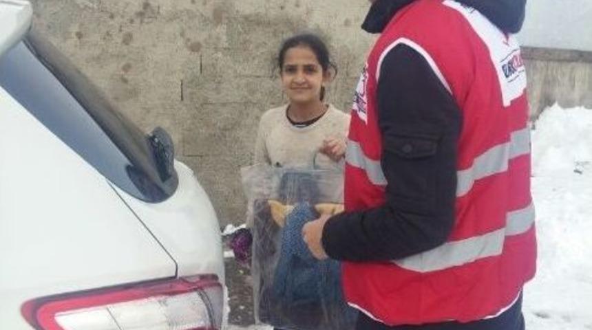 Kızılaydan Suriyelilere Yardım